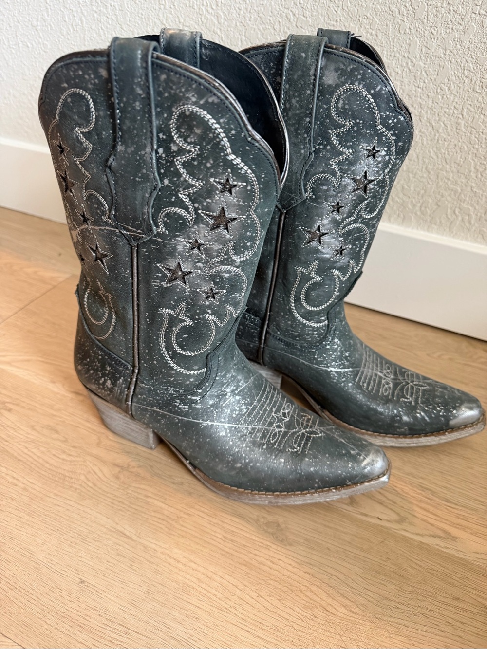 Sterling River Pointed Toe Black Distressed Star Cutout Boots